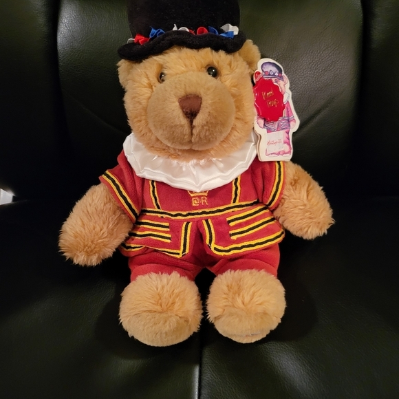 UK ROYAL GUARD BEAR, PLUSH YEOMAN BEEFEATERS BY KEEL TOYS.  ☆☆3 FOR $25☆☆ - Picture 1 of 9